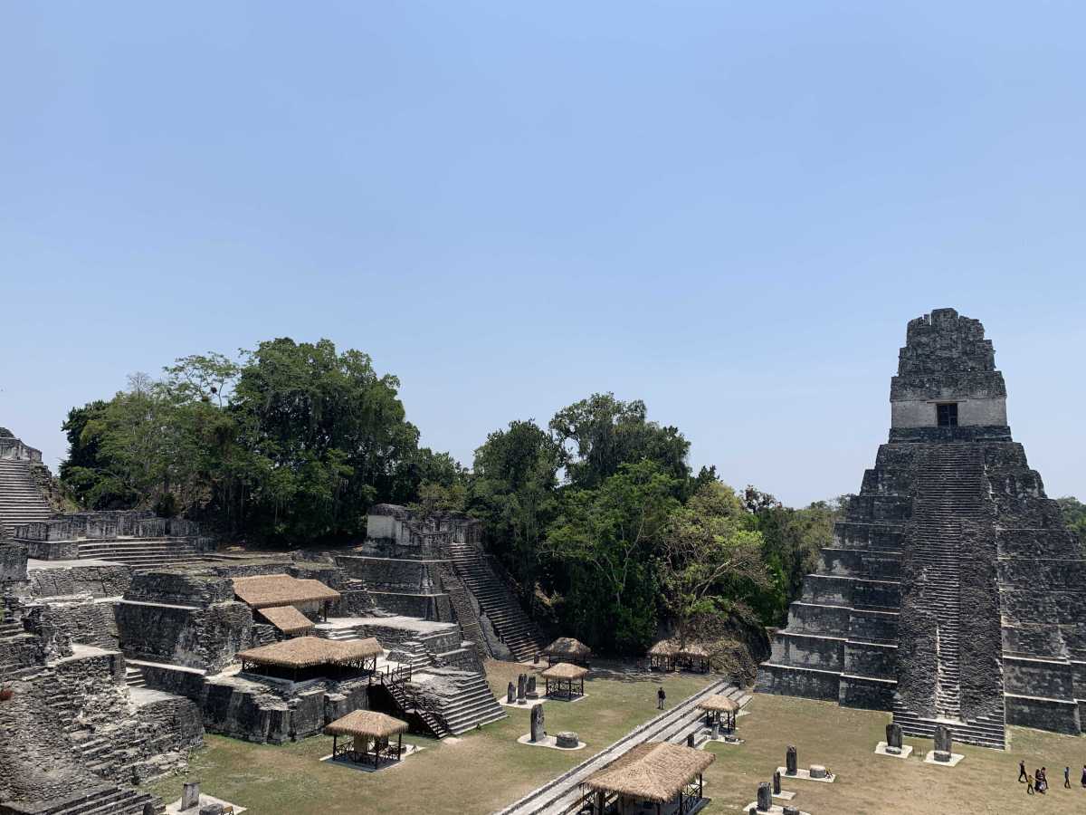 Flores a mayské město Tikal&nbsp;🇬🇹